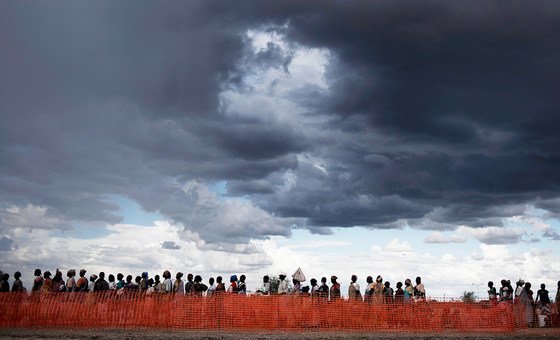 Sudão: Novo relatório expõe violações cometidas em acampamento de deslocados